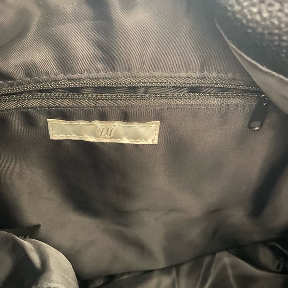 Slouchy suede hobo bag with strap from H&M - Picture 7 of 8